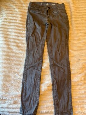 SO Skinny Stretch Pants in Gray size 0